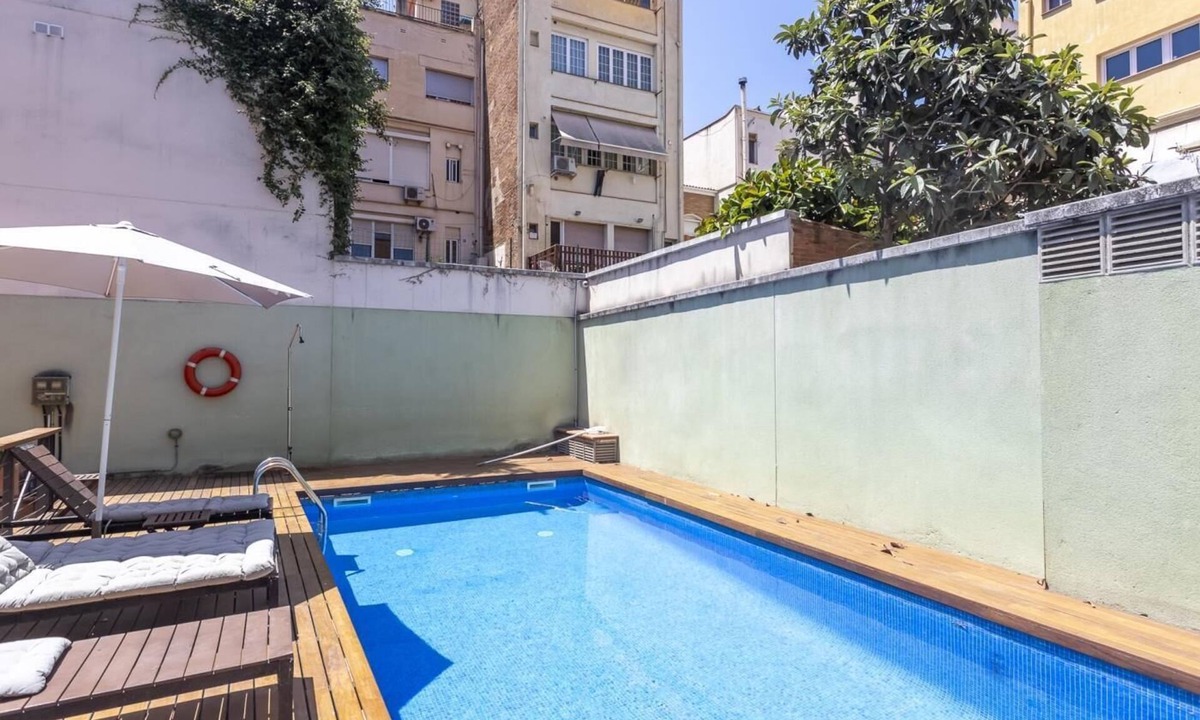 la Vila de Gracia Apartment | Apartment with terrace and pool, for 10