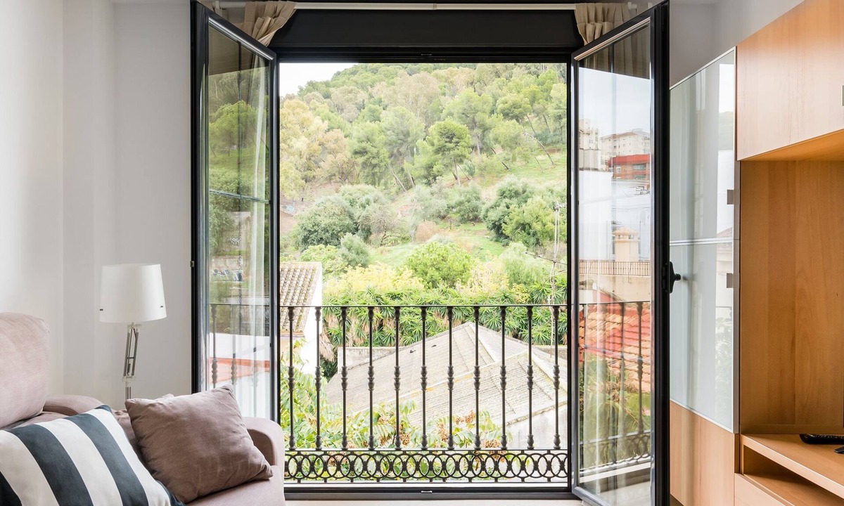 Centro Apartment | APT Malaga Center with PARKING and VIEWS of Gibralfaro