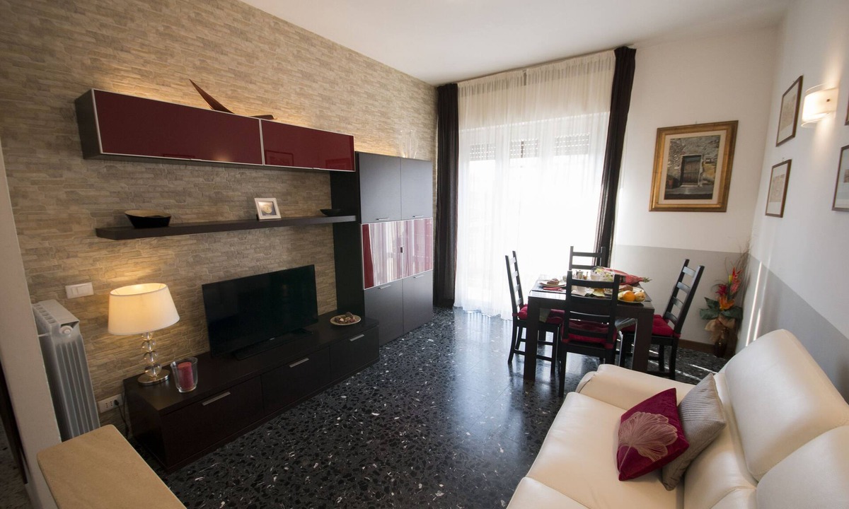 Ex Campo d'Aviazione Apartment | at Simone's house in Viareggio (apt. & beach!)