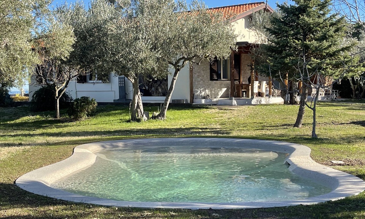 Ortona Villa | Beachfront villa with pool
