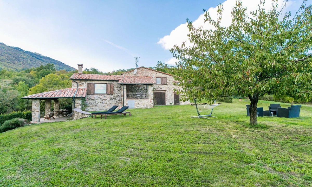 Montieri Apartment | Beautiful apartment for 9 people with WIFI, TV, patio and pets allowed