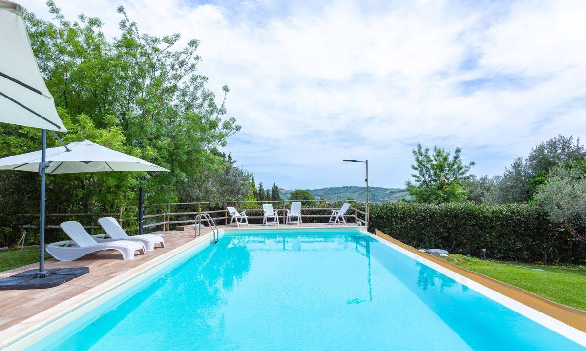 Casalbordino House | Beautiful apartment in villa for 12 guests with pool, WIFI, TV, patio and pets allowed