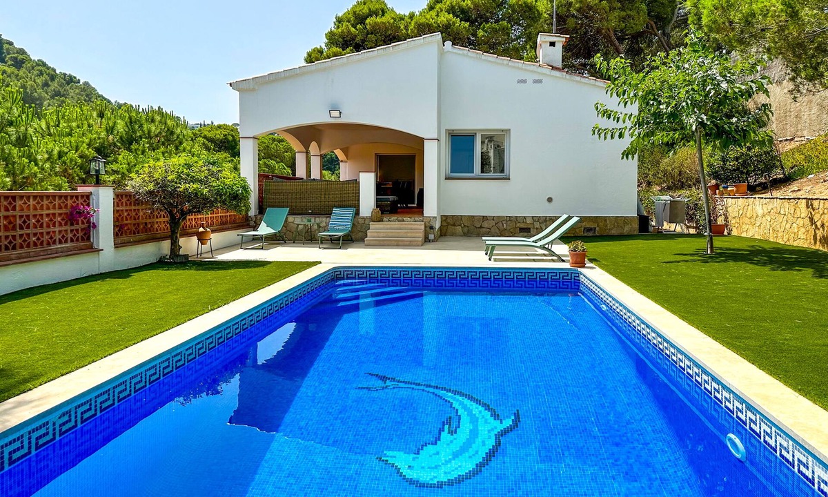 Pals Villa | Beautiful mediterranean villa with swimmingool.