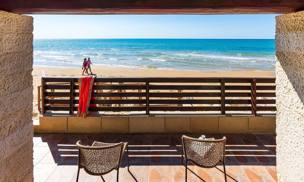 Donnalucata Villa | Beautiful Modern Villa directly on the beach