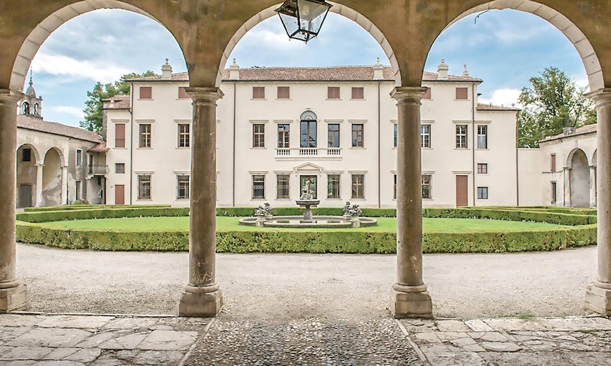 Castelgomberto Apartment | Beautiful vacation apartment in the courtyard of an old Venetian villa from the mid-17th century.