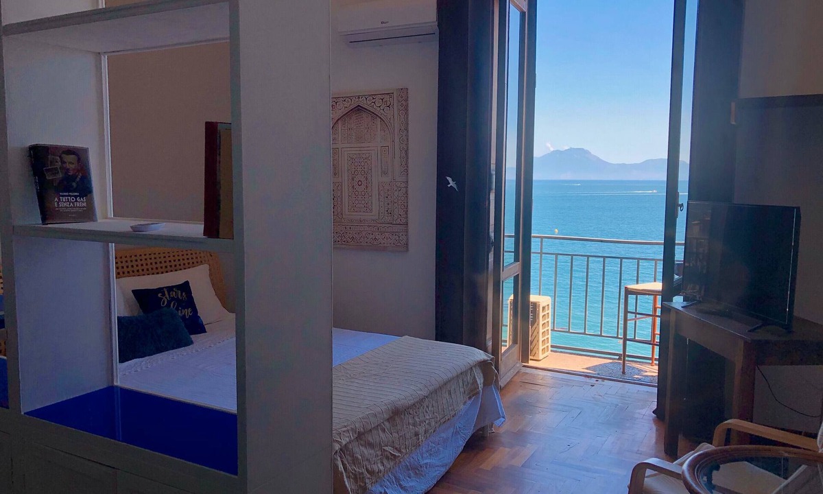 Posillipo Bed & Breakfast | Bed and Breakfast 'Camera La Stella Del Mare' with Balcony, Wi-Fi and Air Conditioning