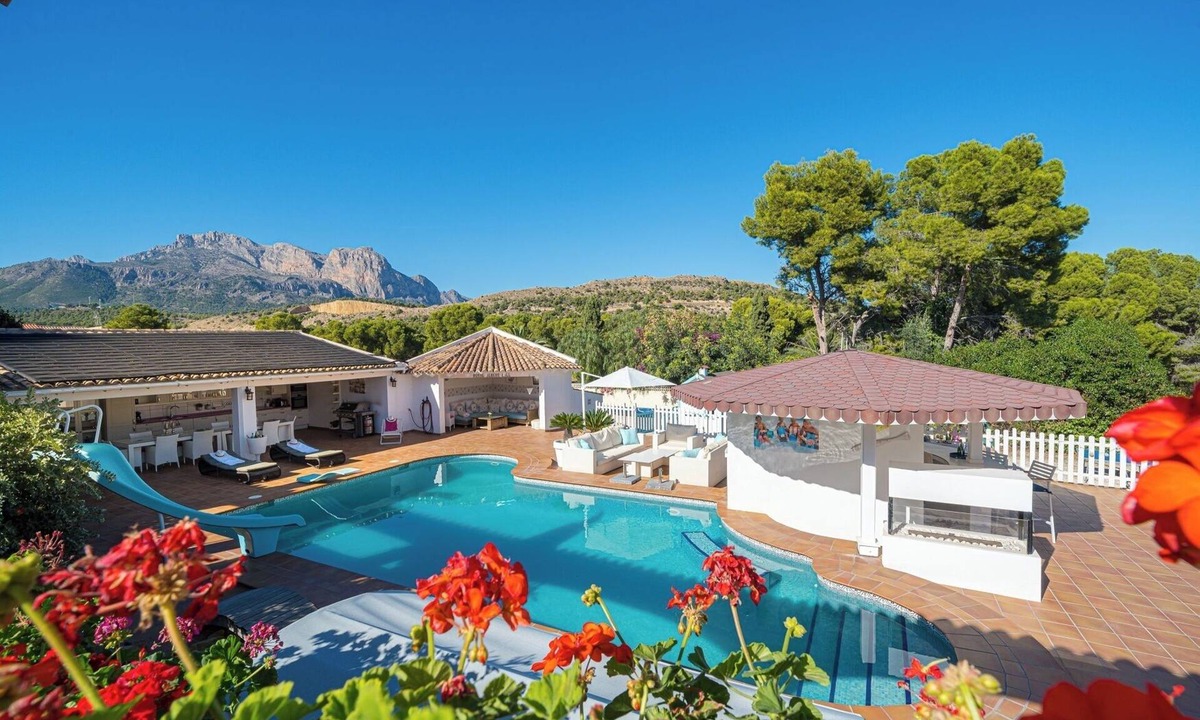 La Colina Villa | Belmonte Lux Family Villa with Sea View, Pool, Terrace & Wi-Fi