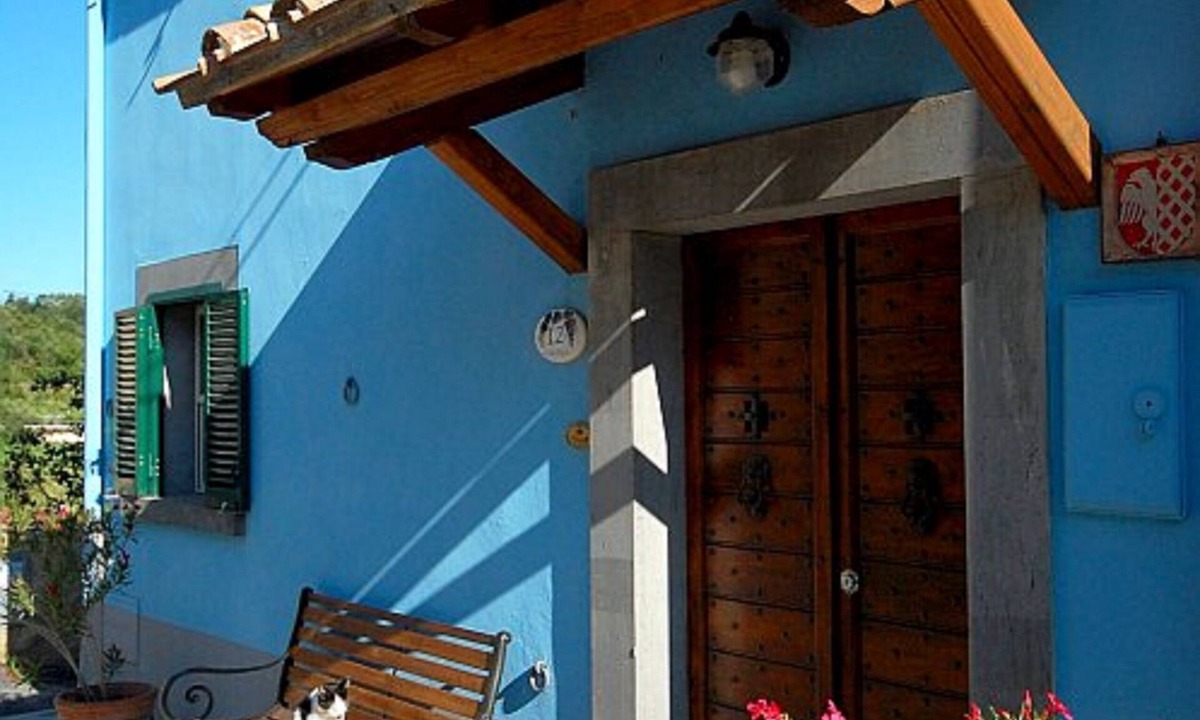 Bagnoregio House | Blue House near Bagnoregio-overlooking the Umbrian Mountains and Tiber Valley