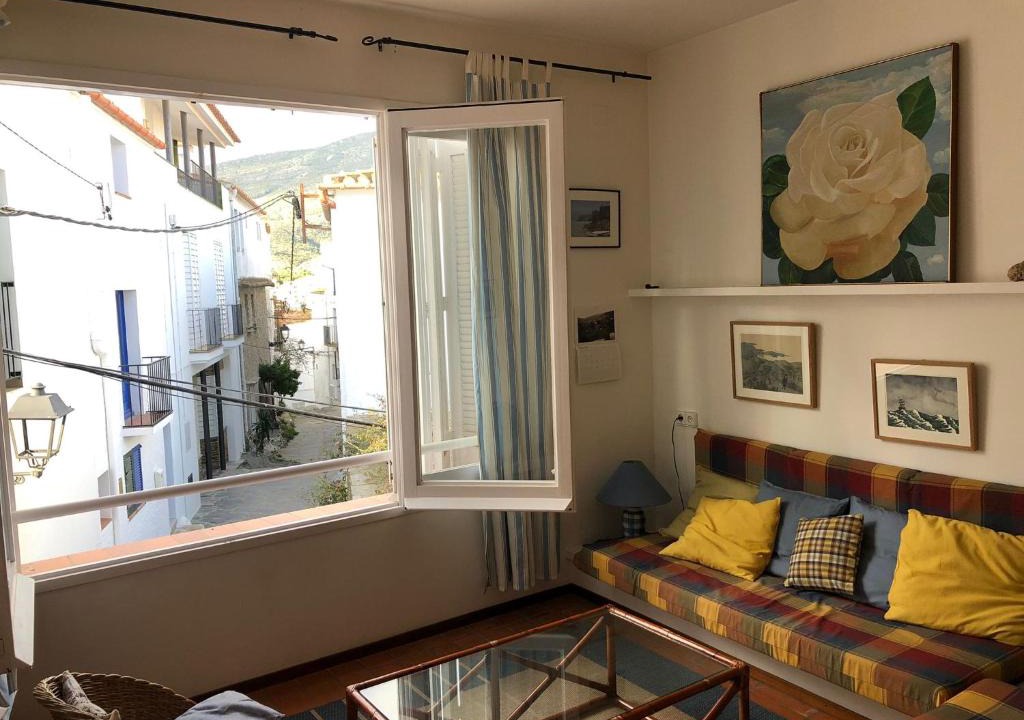 Cadaques Apartment | Bright Breezy Holiday Flat for tranquility and refuge and joy