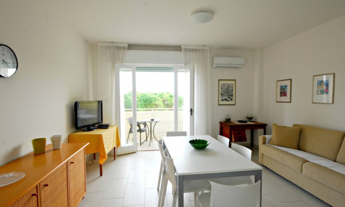 Lignano Sabbiadoro Apartment | Bright two-bedroom apartment facing the sea