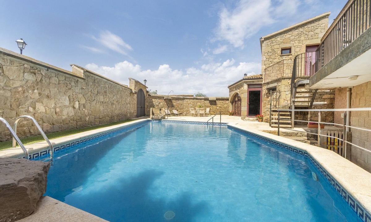 Els Plans de Sio House | Cal Maso with Whirlpool, adapted accommodation in a rural and quiet environment