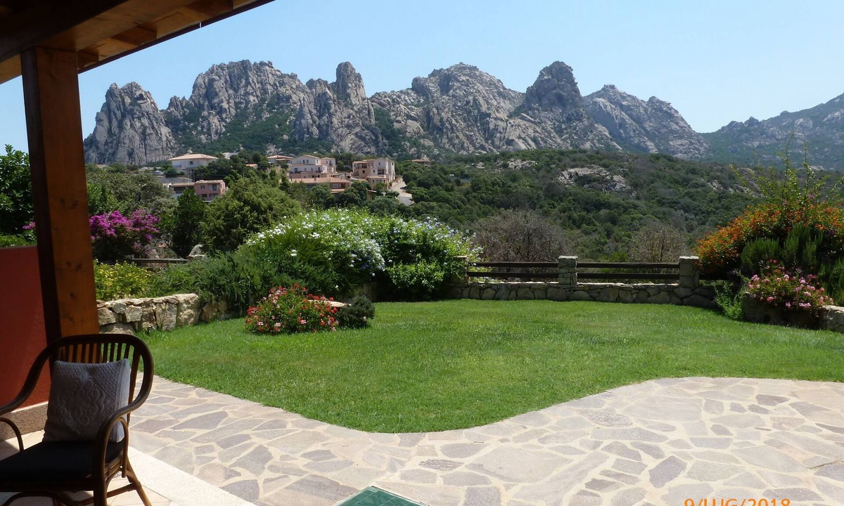San Pantaleo Apartment | Casa Fiorella Red Trilo: quiet and panoramic home, near the village center.