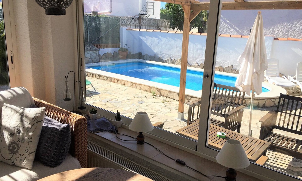 El Mas Bosca House | CASA SEGRIA - holiday property with private pool in quiet residential area