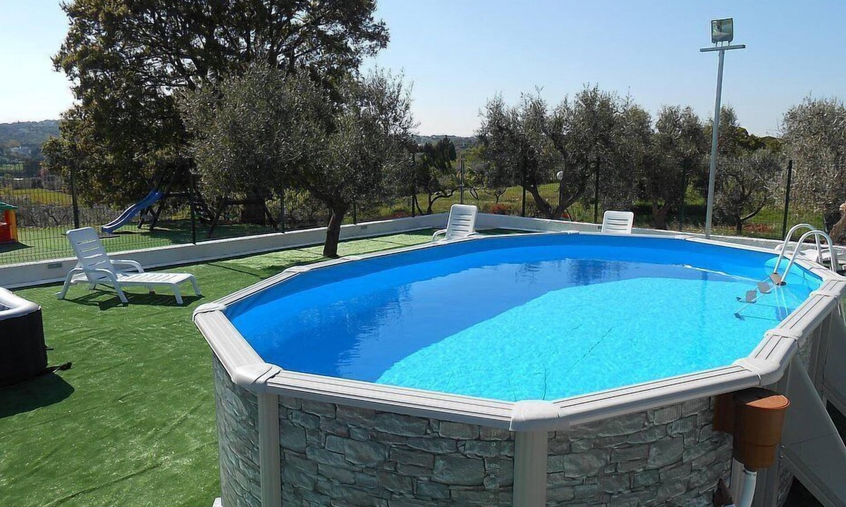 Casalini House | Casa Viola B: A welcoming apartment surrounded by the greenery, with Free WI-FI.