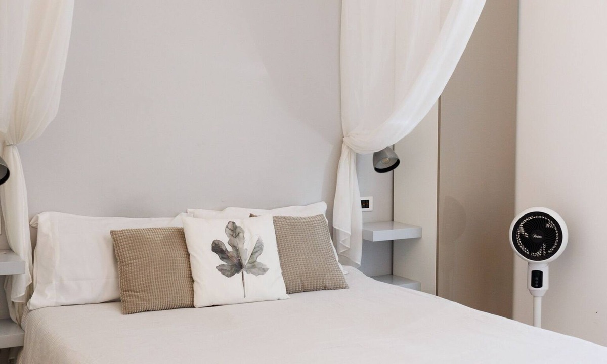 Marsala Apartment | CENTRAL ROME ROMANTIC NEW BEDROOM