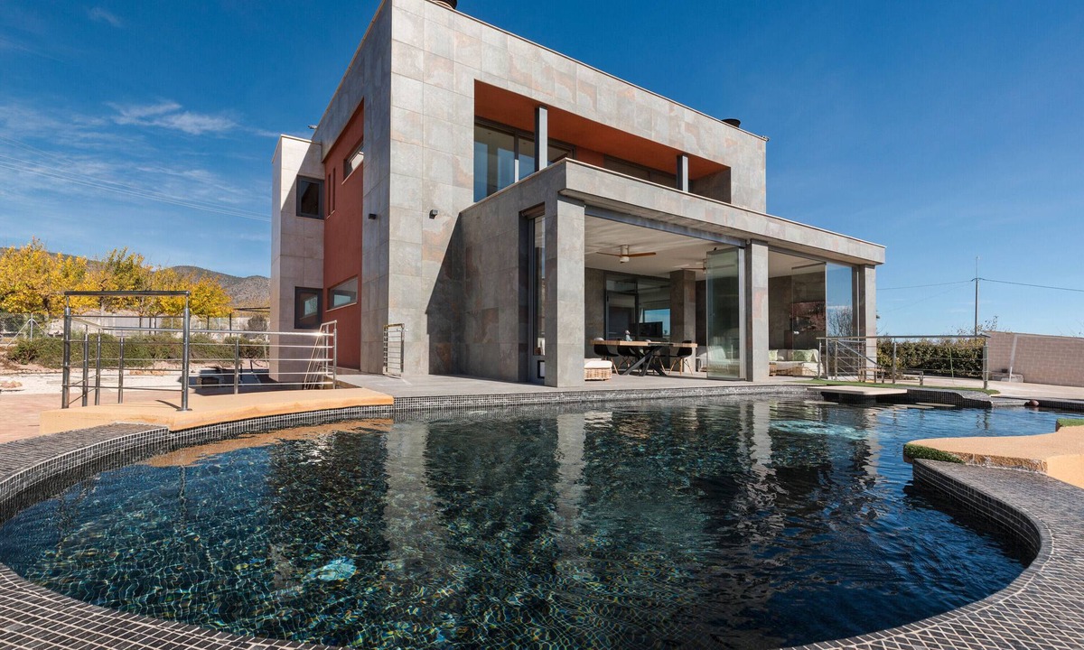 Caravaca de la Cruz Ski Chalet | Chalet 'Villa Cruz' with Mountain Views, Wi-Fi and Air Conditioning