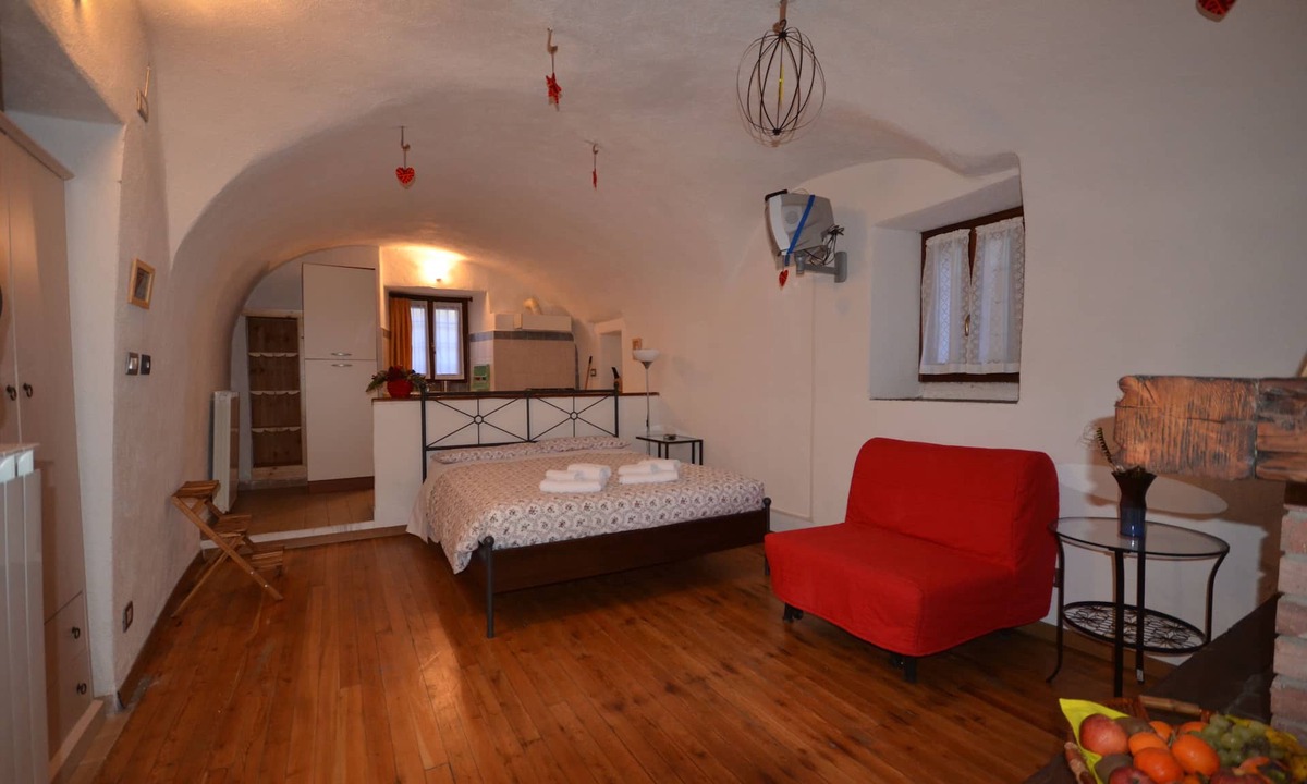 Soucheres-Basses Apartment | characteristic ancient hut