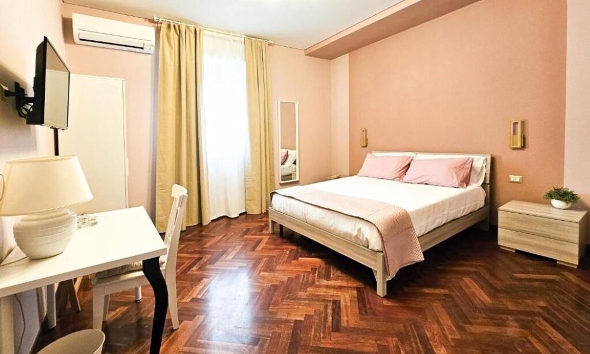 Syracuse House | City Love Rooms - Pink