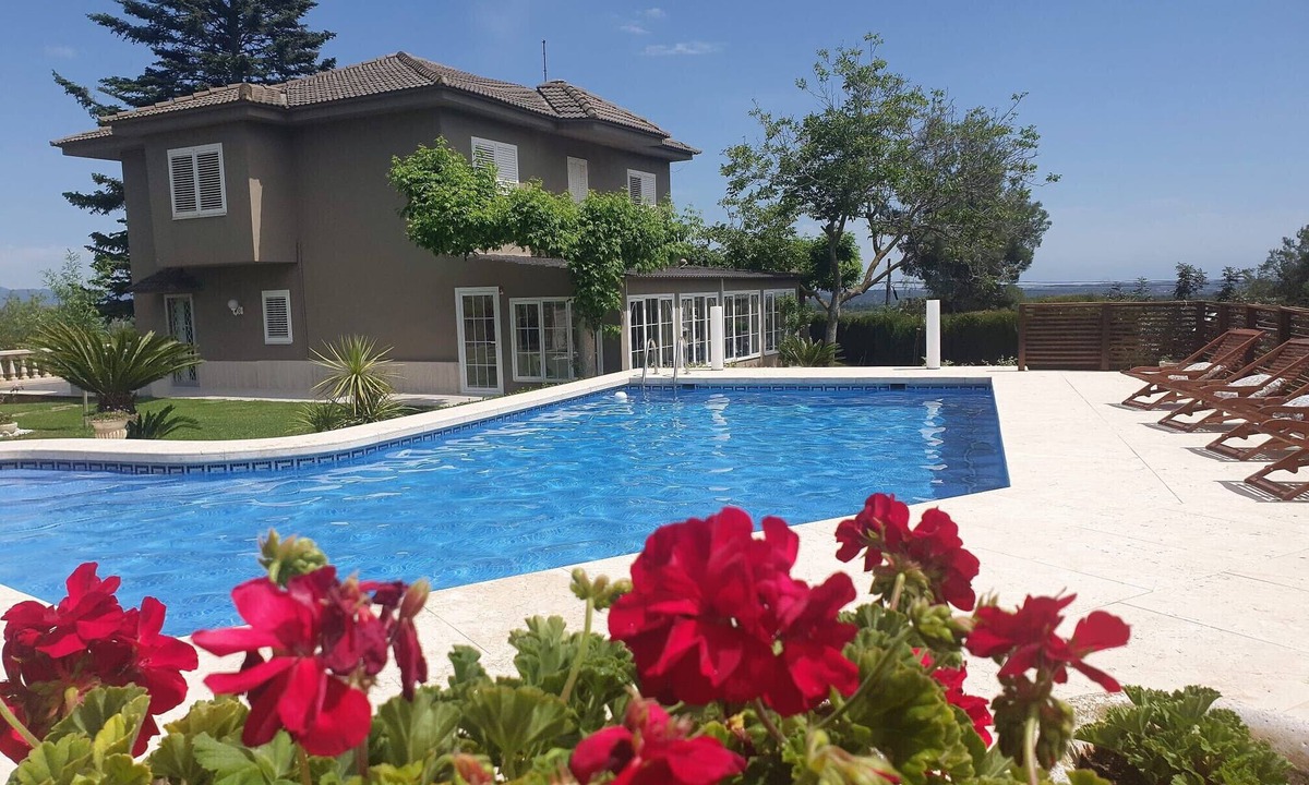 Alcover Villa | Close to Salou and just steps from the village!