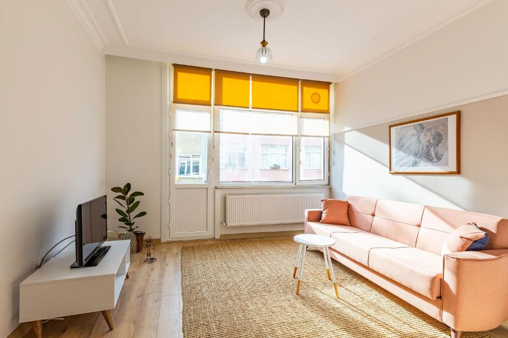 Rasimpasa Apartment | Comfy House near Kadikoy