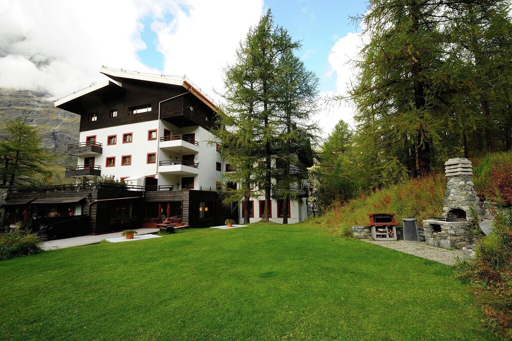 Cervinia Apartment | Contemporary Apartment in Breuil-Cervinia near Ski Area