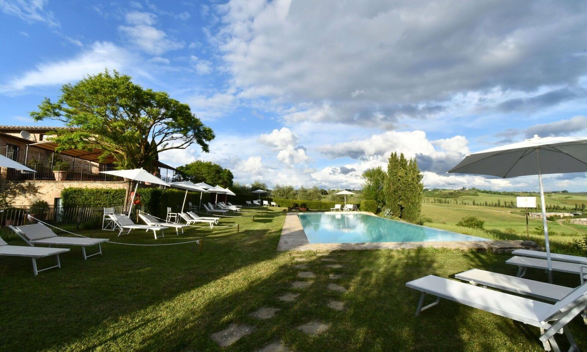 Ponte di Gabbiano Apartment | Cosy apartment for 4 people with A/C, pool, WIFI, TV and pets allowed, close to Siena