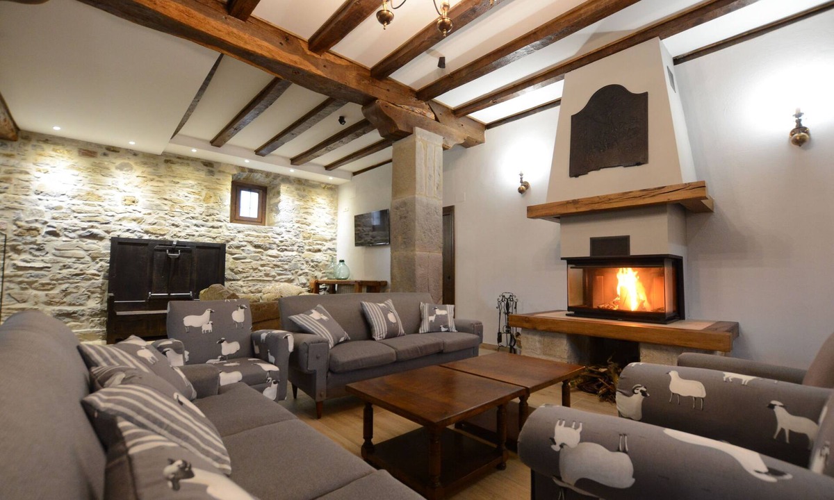 Zubiri Cottage | Cottage with Jacuzzi, Barbecue and Garden