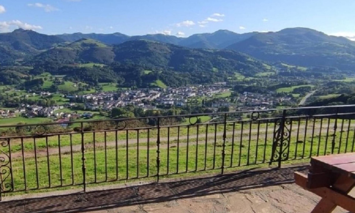 Elbete House | Country House 'Autxikoborda' with Mountain View, Private Garden and Wi-Fi
