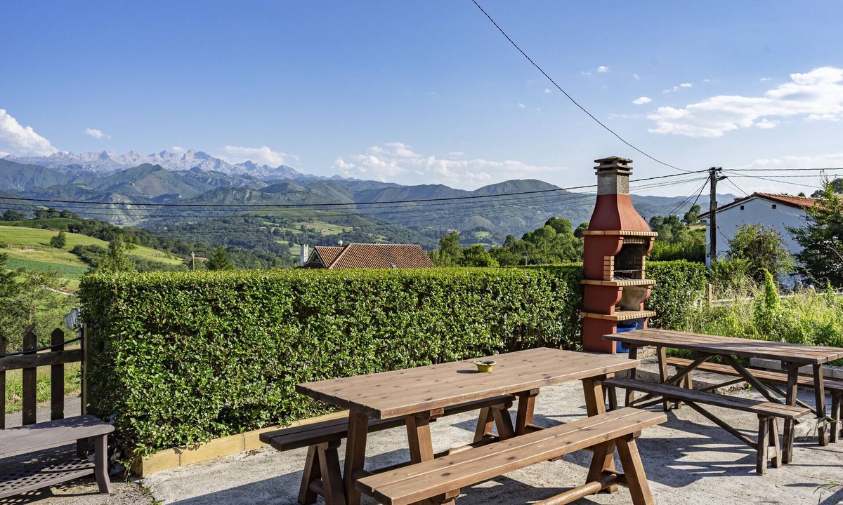 Llenin House | Country House 'Orandi' with Mountain View, Shared Garden and Wi-Fi