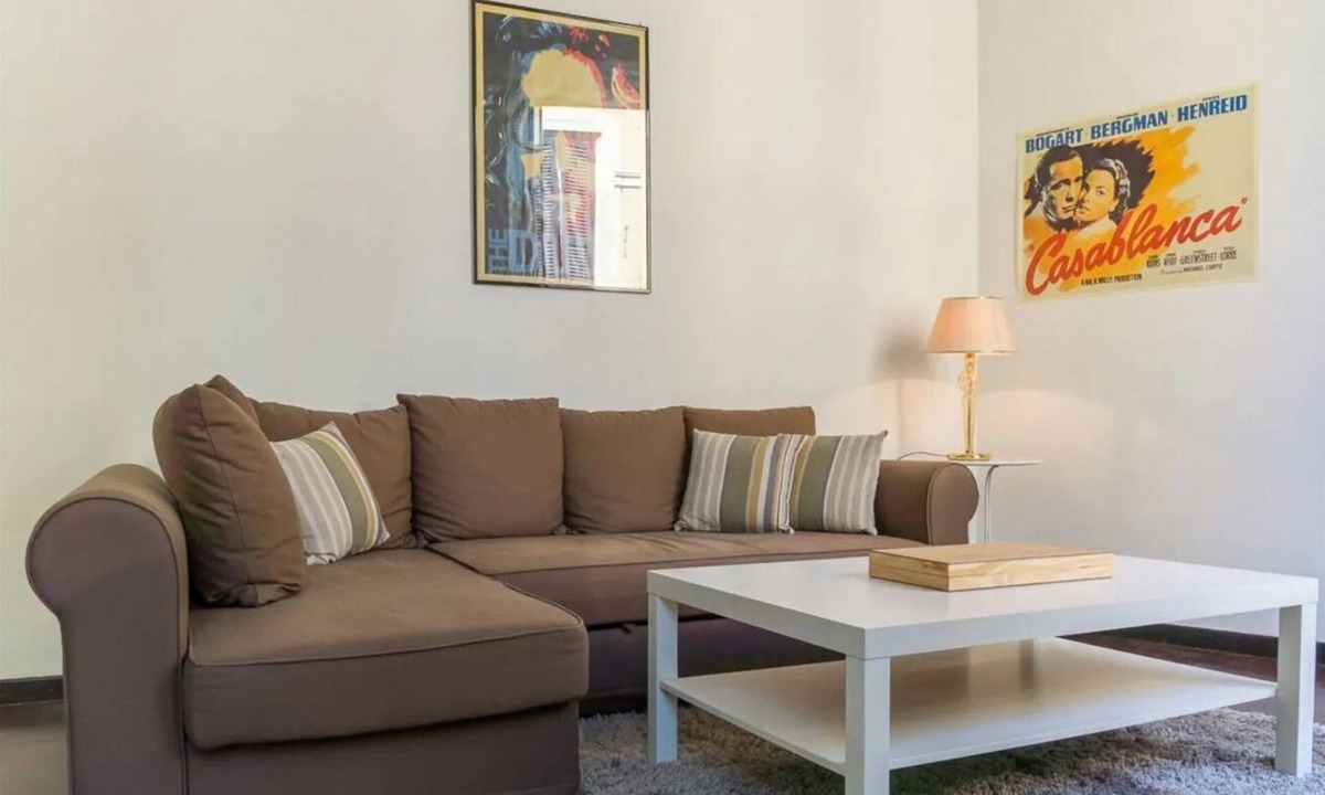 Rione IV Campo Marzio Apartment | Cozy 70m2 two-room apartment located on the third floor of a building with a lift (NOT suitable for disabled people). It comfortably accommodates 4 people with a double bedroom and a double sofa bed in the living room.The apartment is the ideal solution