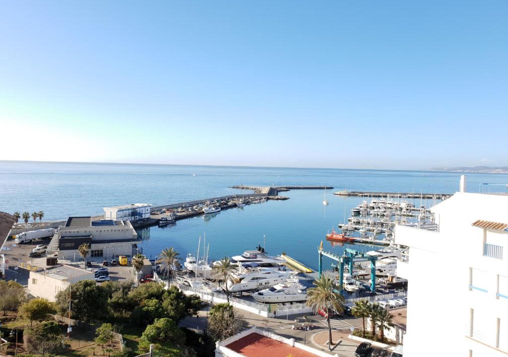 Estepona Apartment | Cozy apartment between the port and the beach