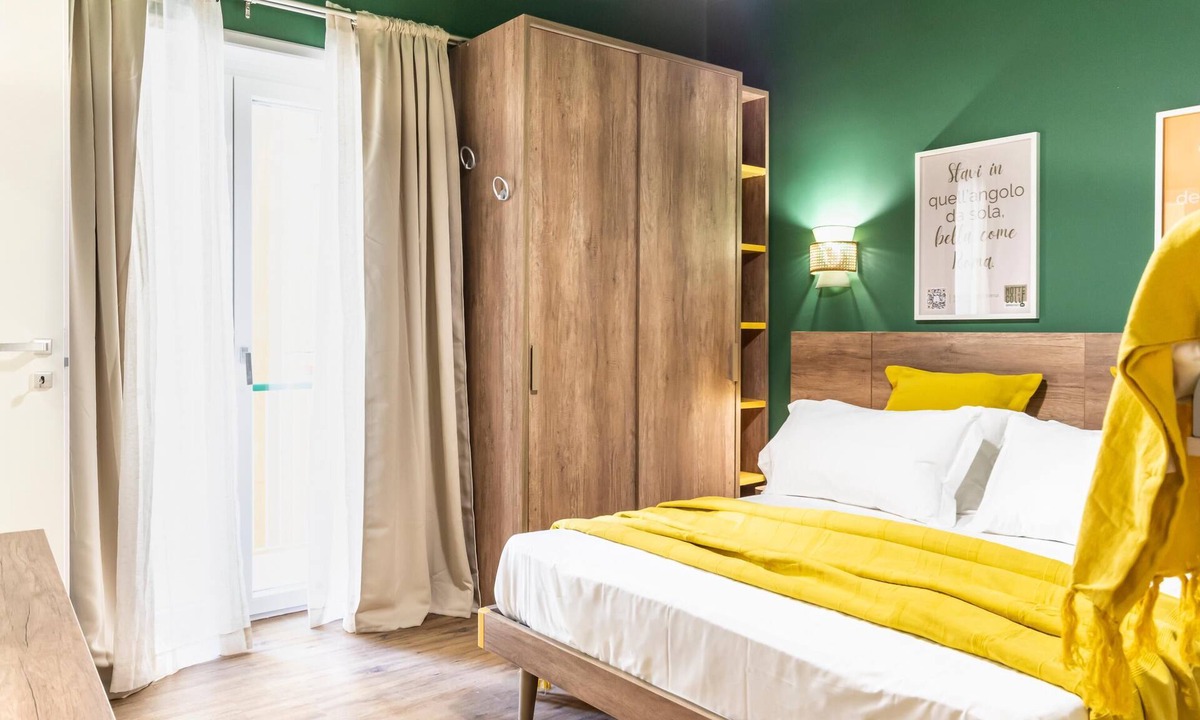 Tuscolano Apartment | Cozy Quadruple Room in an Elegant Apartment near Colli Albani