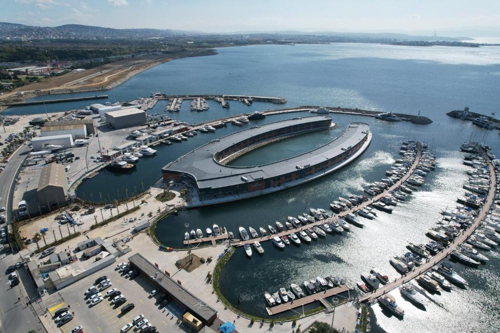 Sekerpinar Hotel | Crowne Plaza - Istanbul Tuzla Viaport Marina by IHG