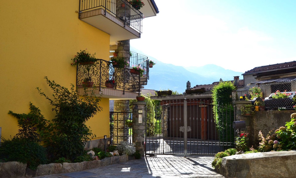 Grand Vert Apartment | Donnas: Apartment/flat - Donnas