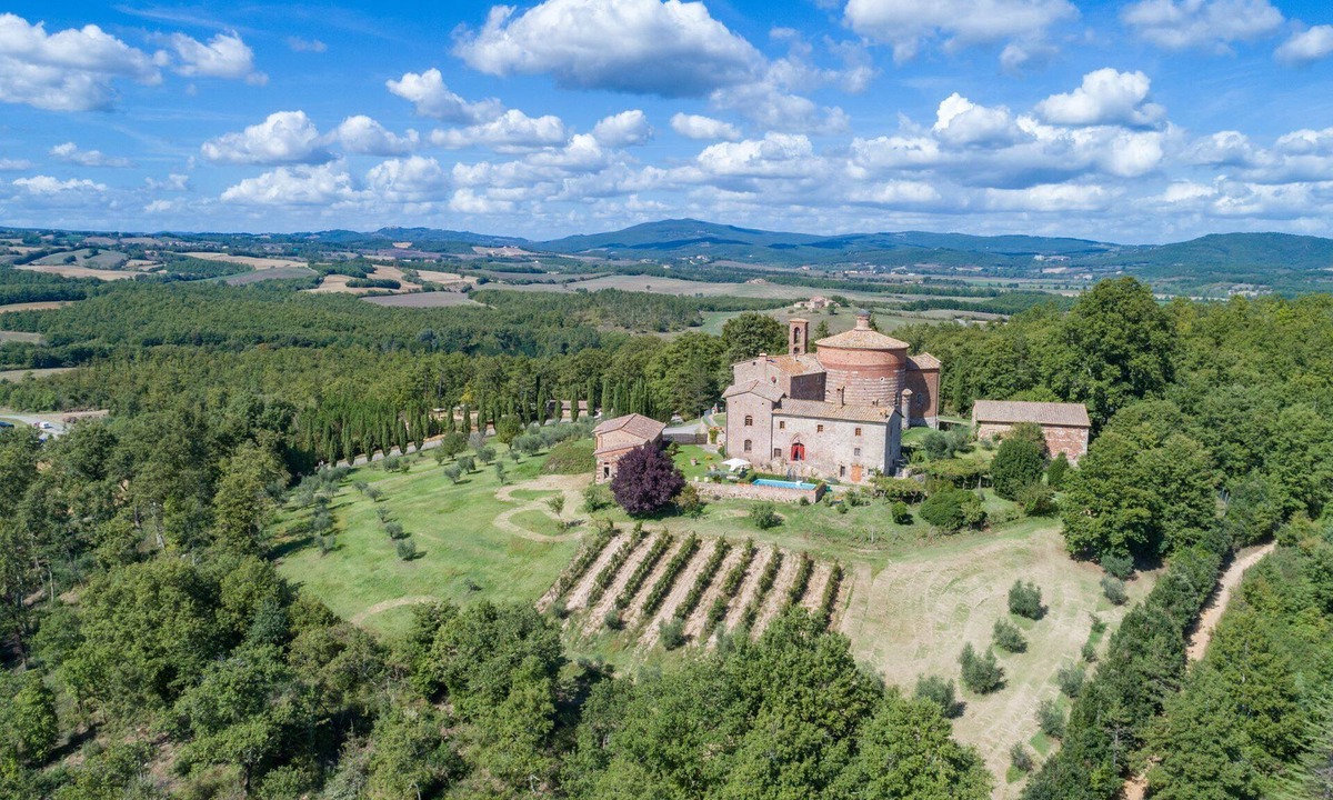 Chiusdino Villa | Elegant historic villa, sleeps 12, so tastefully reconstructed according to Tuscan style with stunn