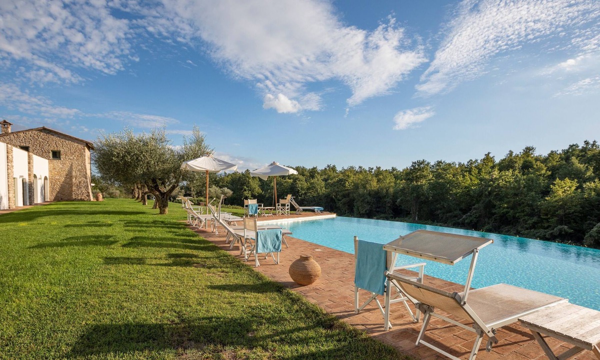 Acqua Loreto Resort | Estate in the heart of Umbria. Villa with 10 rooms, infinity pool and SPA