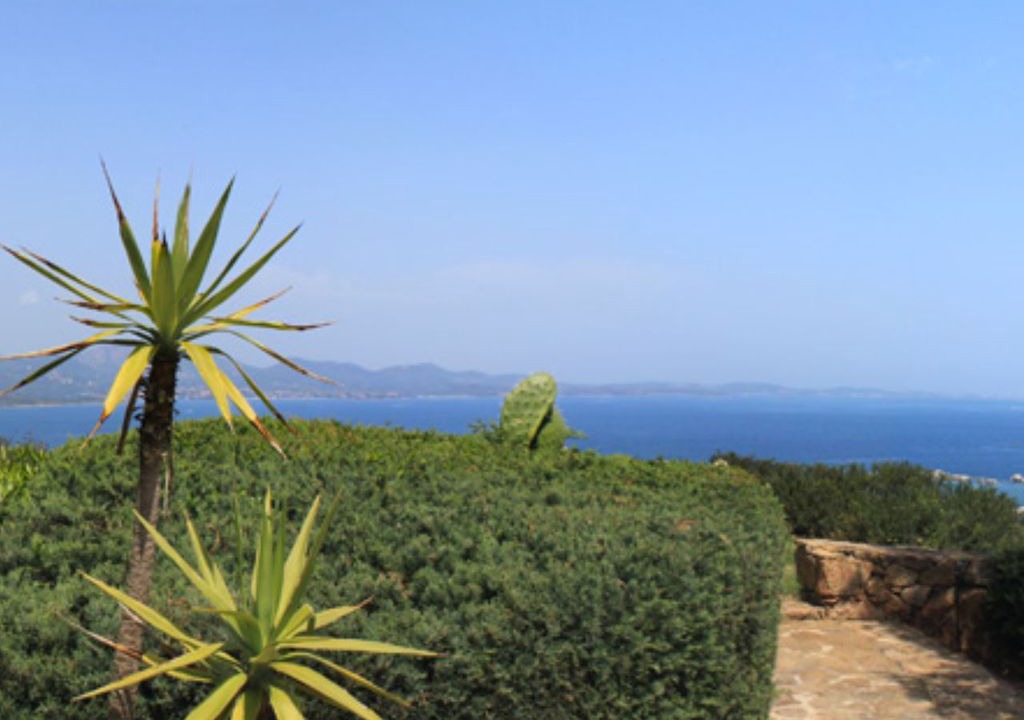 Li Cuncheddi Apartment | First floor, 1 double bedroom, 2 bathrooms with shower, living room with open plan kitchen and sofa