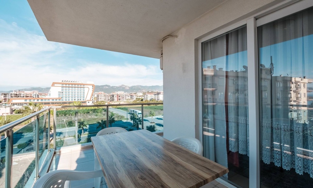 Mahmutlar Apartment | Flat w Pool and Sea-view Balcony, 1 min to Beach