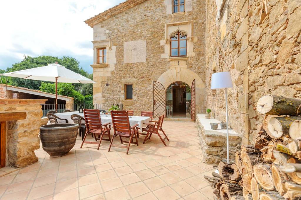 Sant Jordi Desvalls House | Flateli Diana