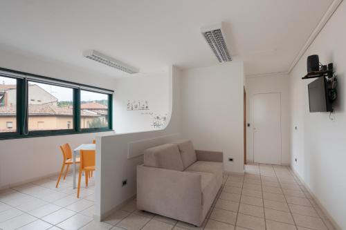 Rastignano Apartment | FrenkHome open space