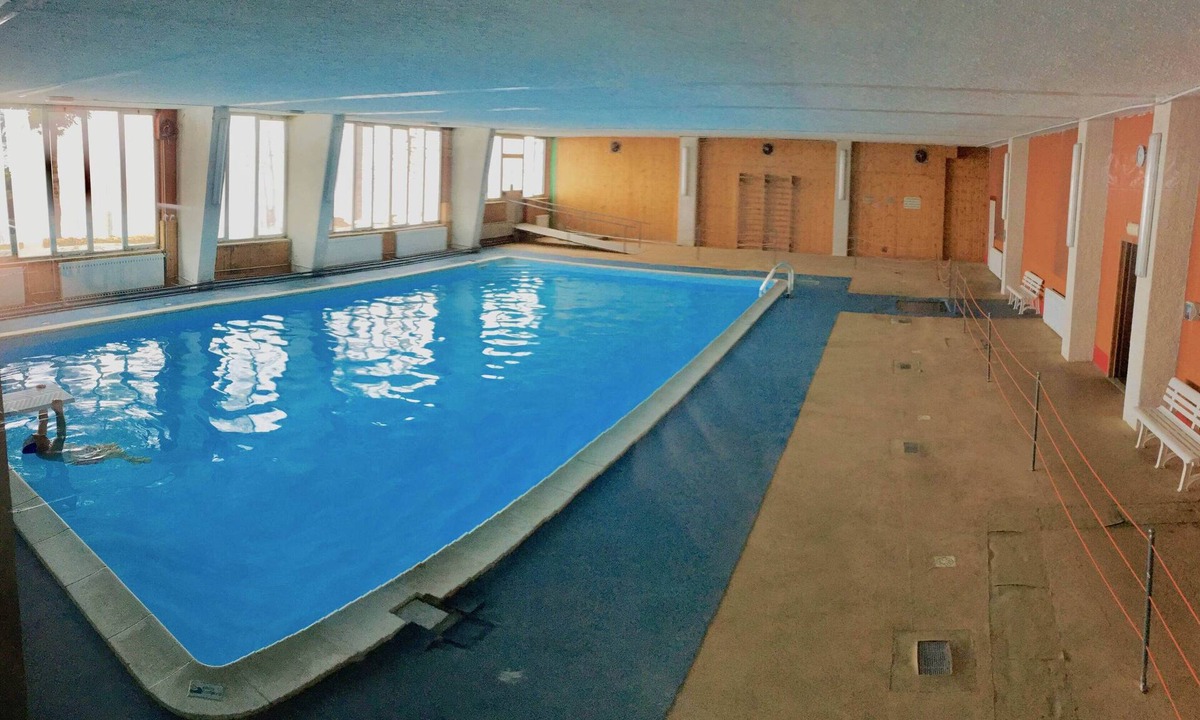 Prato Nevoso Ski Chalet | Front Ski with Private Heated Pool comfortable 5 beds over 2 floors