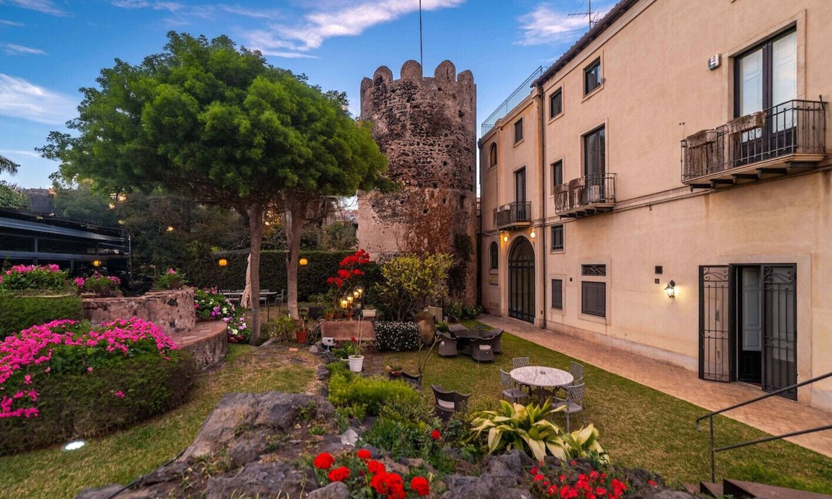 Ognina Apartment | Garden Escape by Wonderful Italy