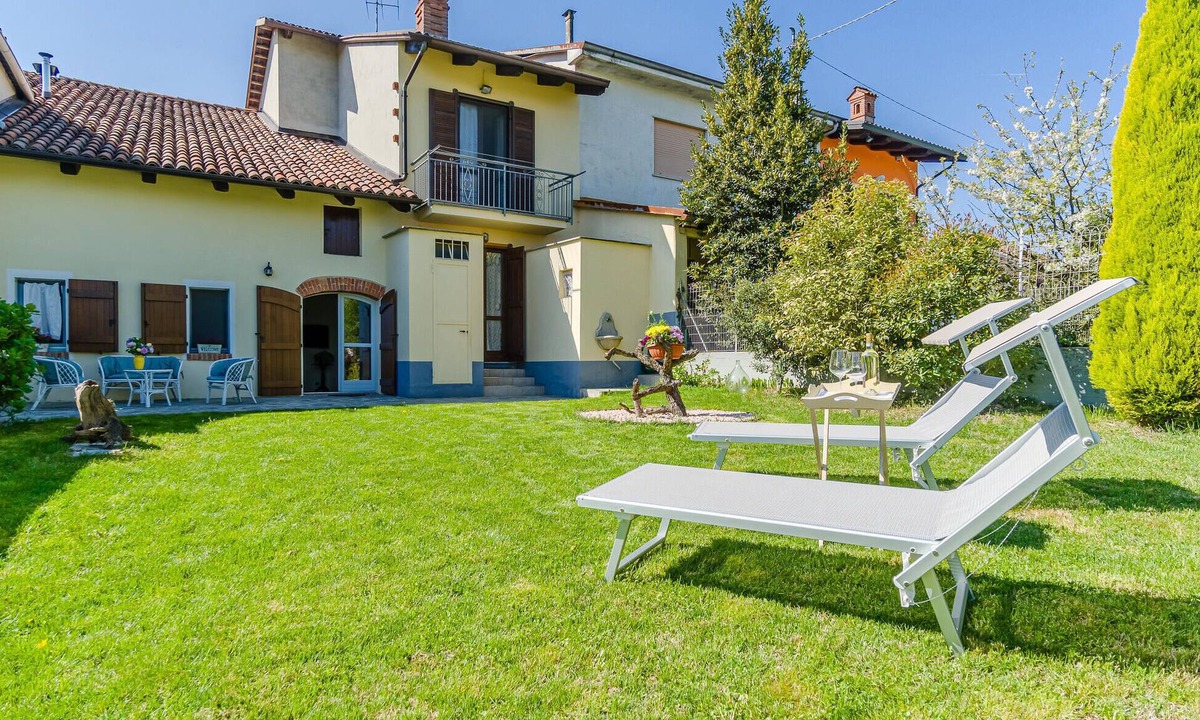 Ferrere House | Gorgeous home in Ferrere with kitchen