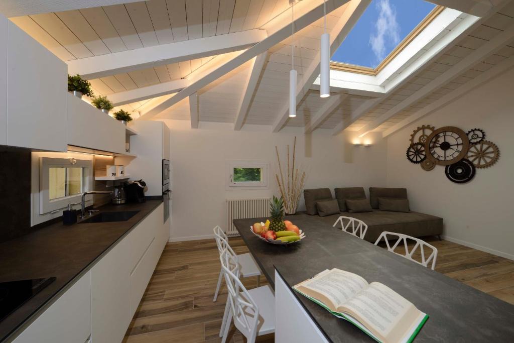 San Pietro in Casale Apartment | Grenier Blanc - Elegante mansarda
