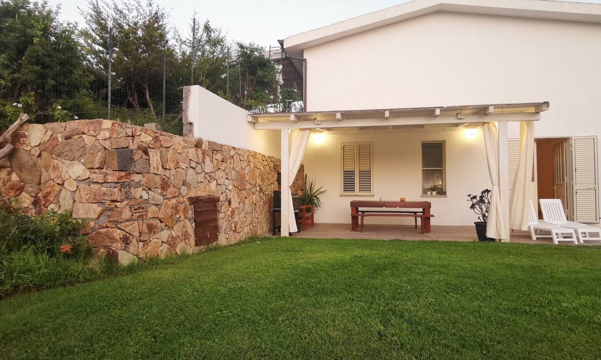 Siniscola Apartment | GRREN HOUSE nAPPARTMENT WITH GARDEN, veranda and barbecue, 1,5KM BY SEA