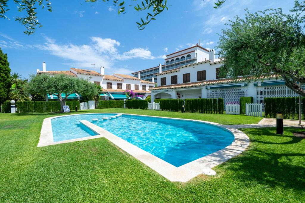 Sant Salvador House | Hauzify I Casa Abat Bassa
