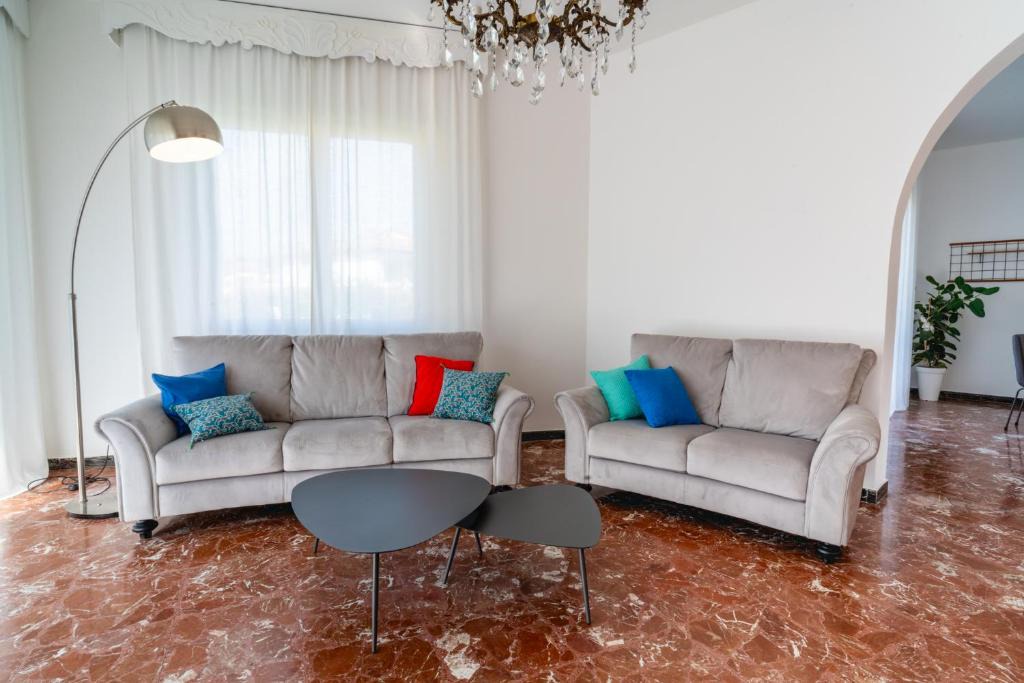 Arcola Apartment | Helianthus