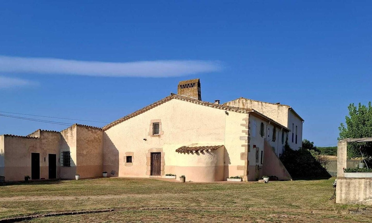Sils House | Historic finca/Pyrenees/Mountains/Sea/Spain for groups of up to 10 people