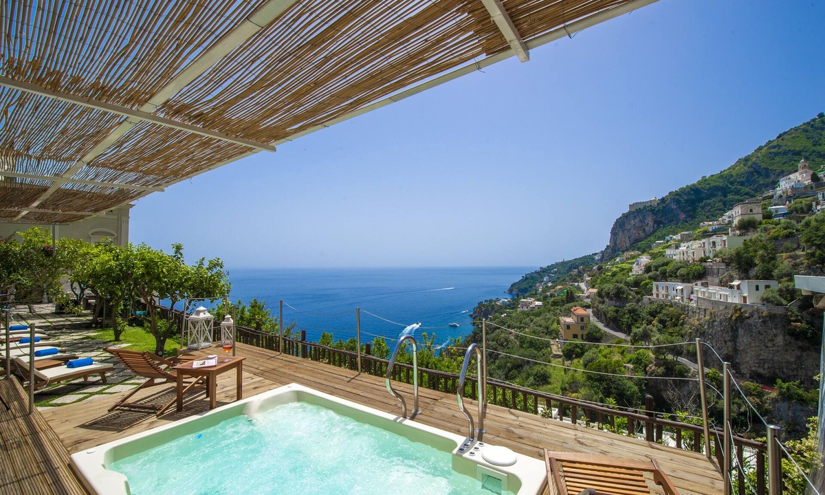 Pogerola Villa | Historic residence with spectacular views of the Amalfi sea and private jacuzzi