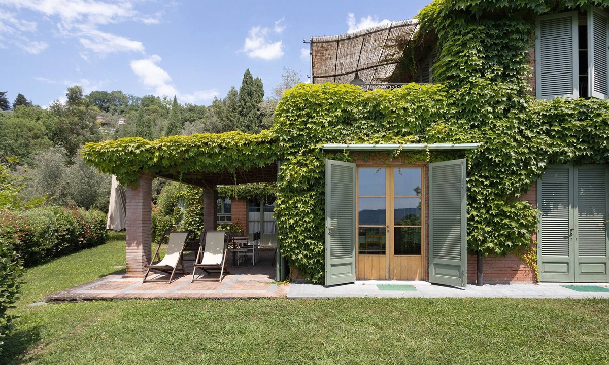 Castelnuovo Magra Apartment | Holiday Apartment "Agriturismo Monteverde - Ortensia" with Sea View, Shared Pool & Wi-Fi